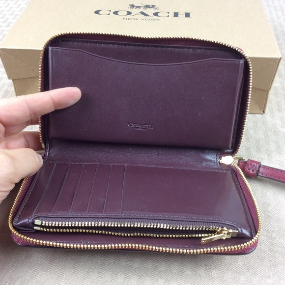 LAST ONE - NWT Coach C Wristlet Leather Studded - Picture 3 of 4